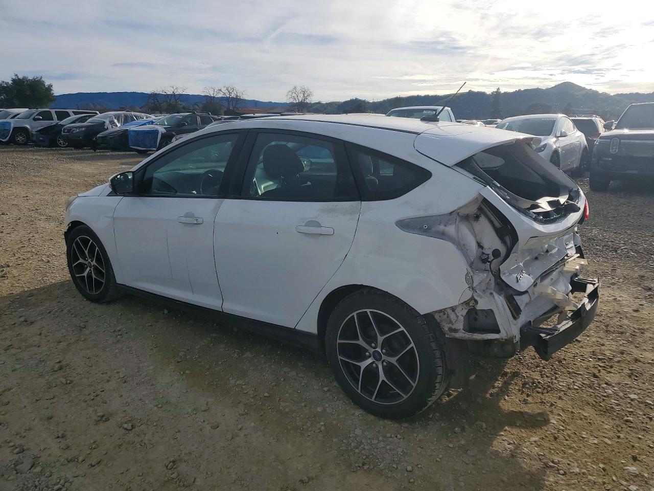 2013 FORD FOCUS SE photo 2