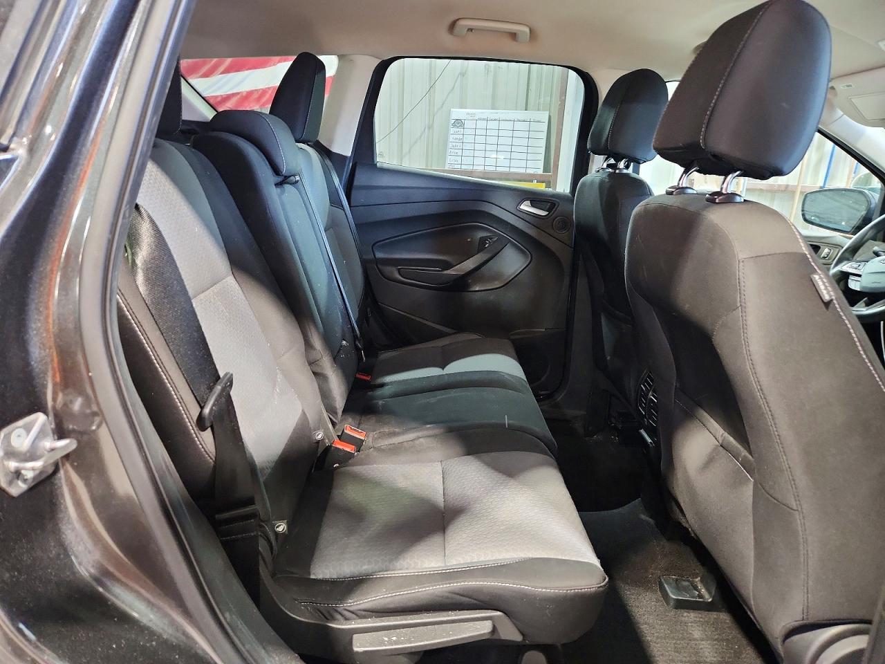 2017 FORD ESCAPE SE photo 31