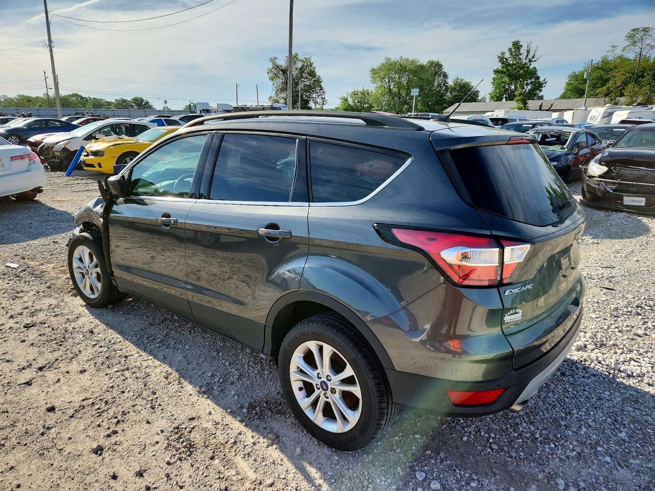 2017 FORD ESCAPE SE photo 4