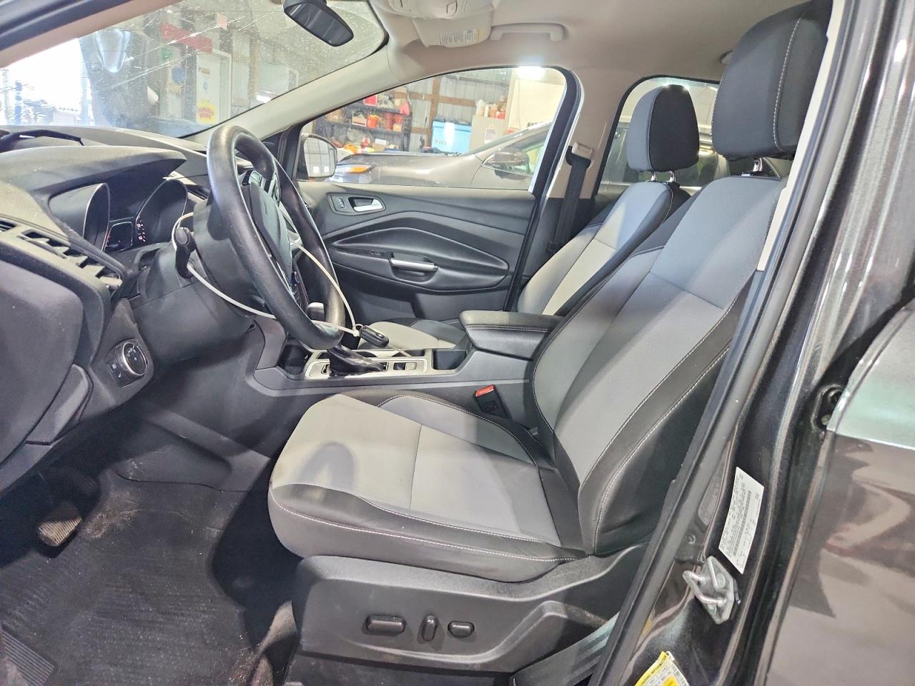 2017 FORD ESCAPE SE photo 19