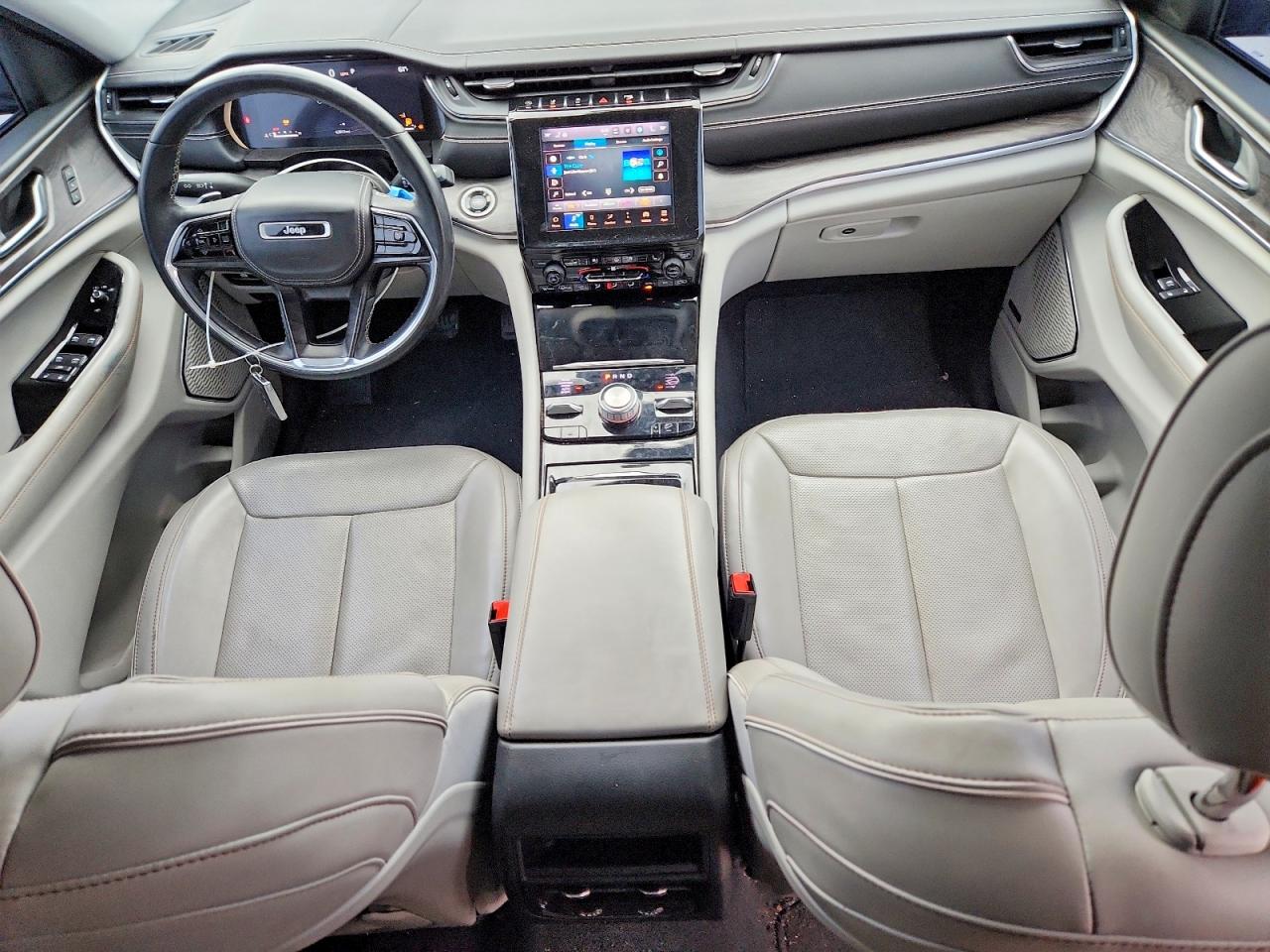 2022 JEEP GRAND CHEROKEE OVERLAND photo 8
