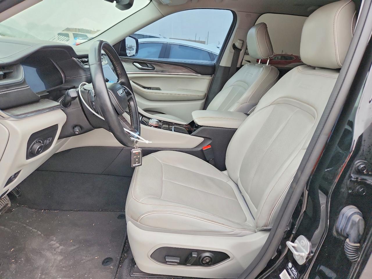 2022 JEEP GRAND CHEROKEE OVERLAND photo 7