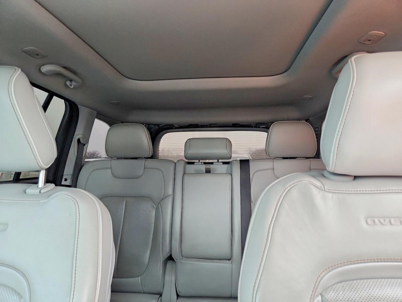 2022 JEEP GRAND CHEROKEE OVERLAND photo 10