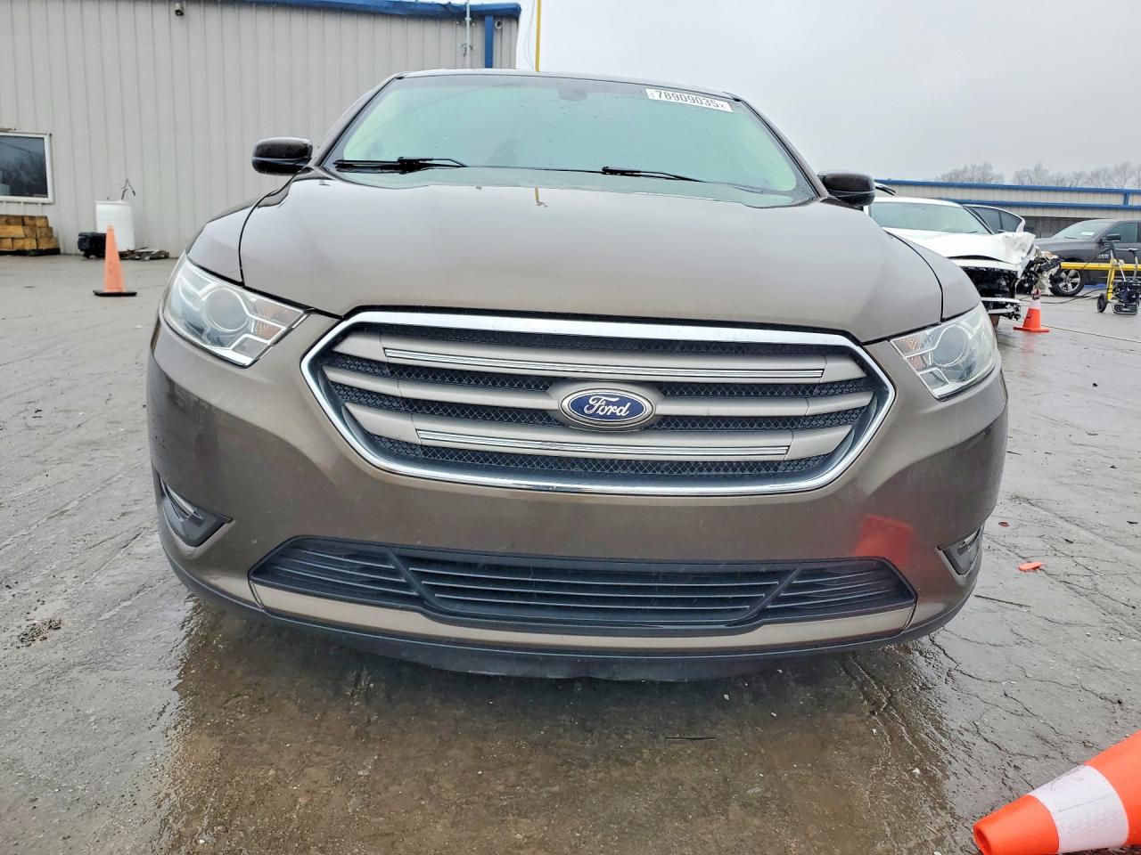 2015 FORD TAURUS SEL photo 13
