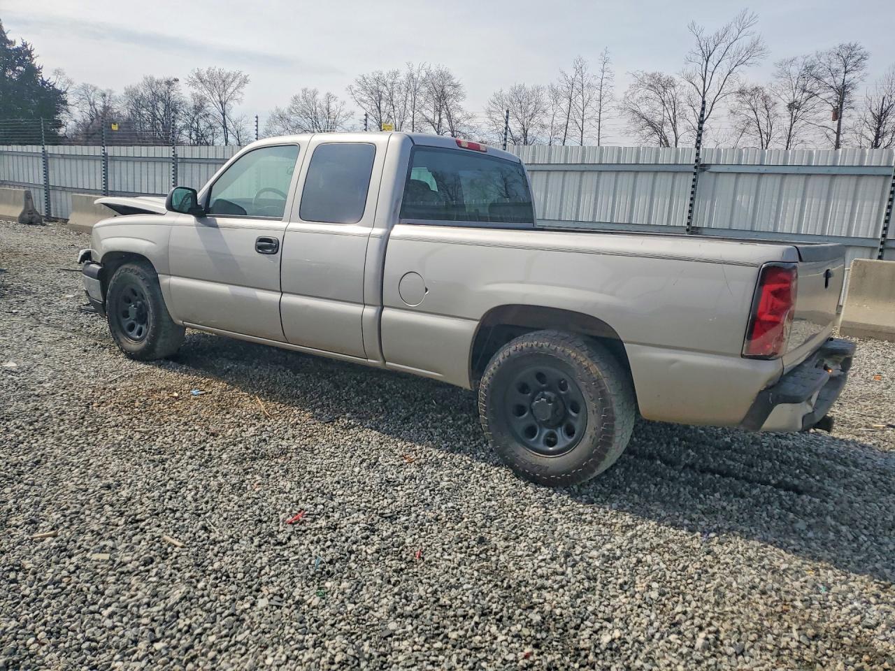 2005 CHEVROLET SILVERADO C1500 photo 2