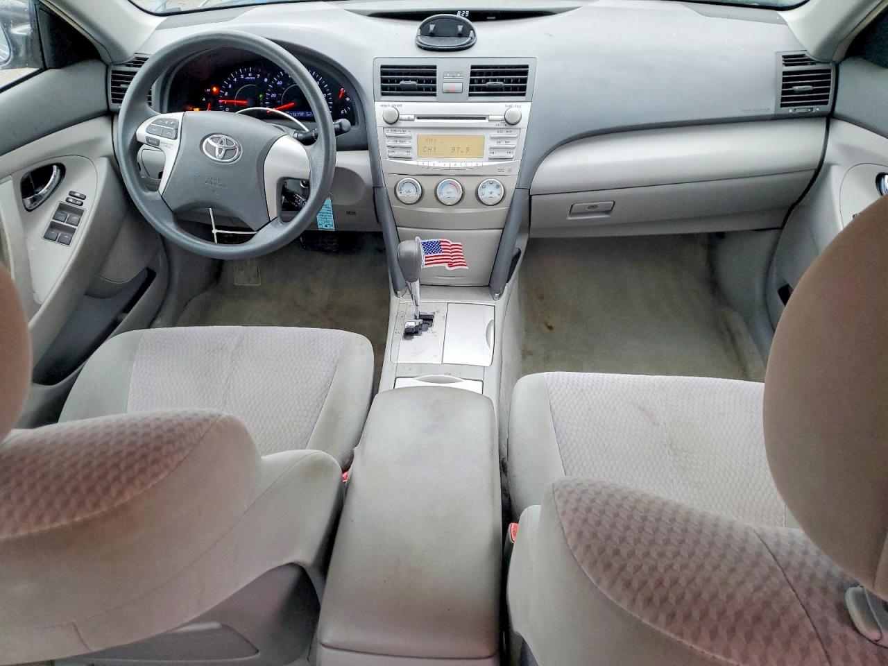 2010 TOYOTA CAMRY LE photo 8