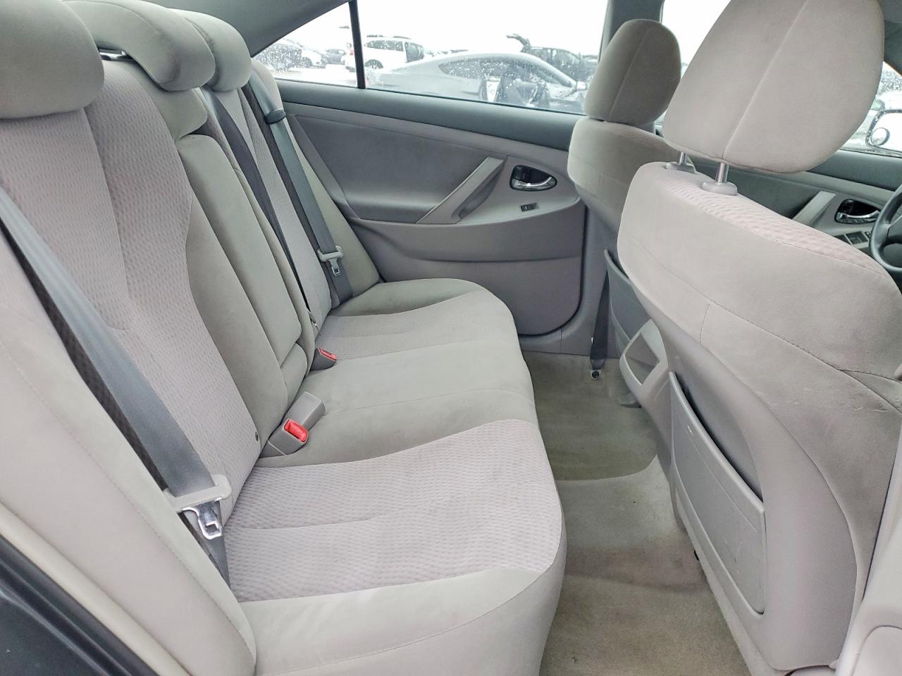 2010 TOYOTA CAMRY LE photo 10