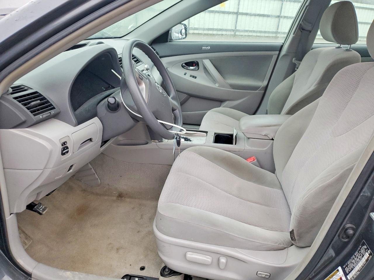 2010 TOYOTA CAMRY LE photo 7