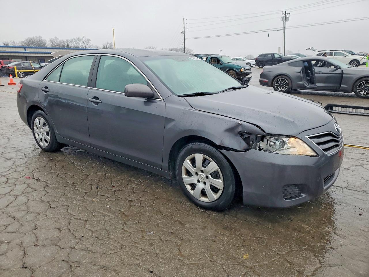 2010 TOYOTA CAMRY LE photo 4