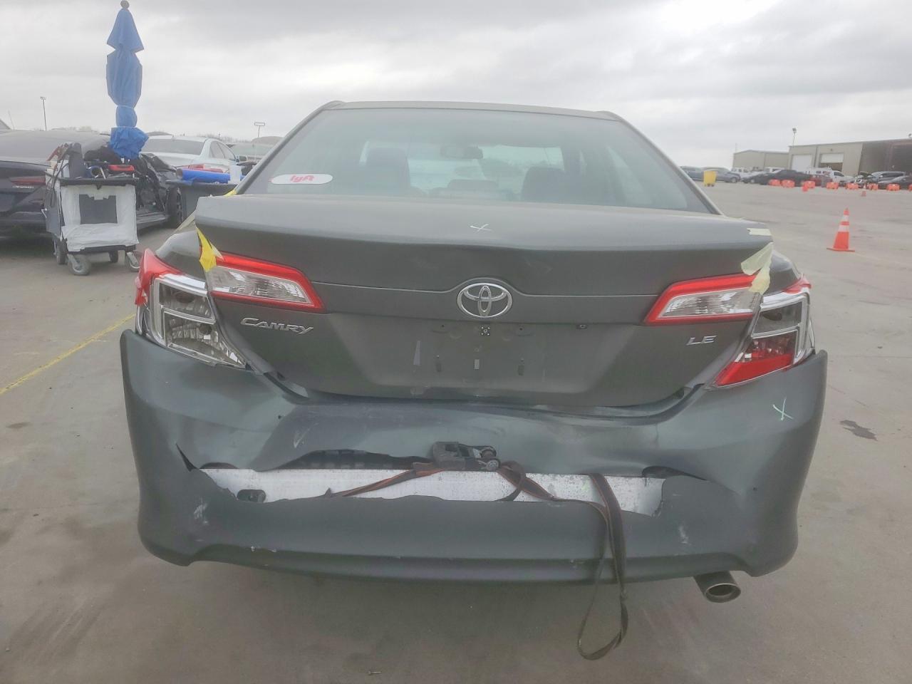 2012 TOYOTA CAMRY LE photo 6