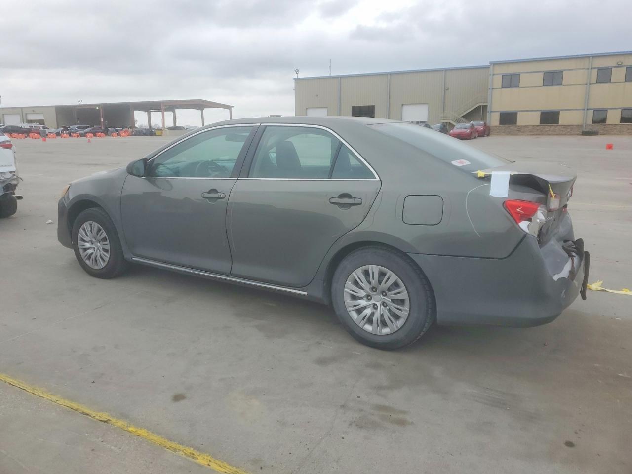 2012 TOYOTA CAMRY LE photo 2