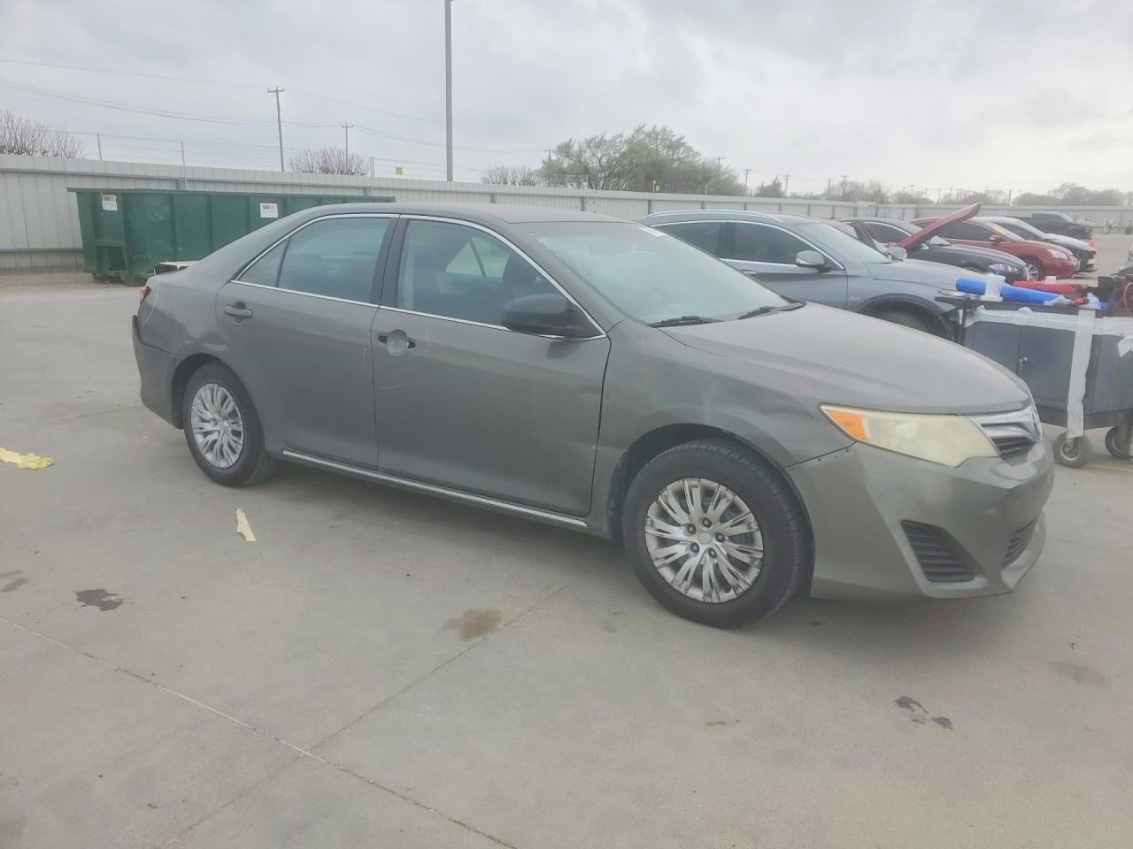 2012 TOYOTA CAMRY LE photo 4