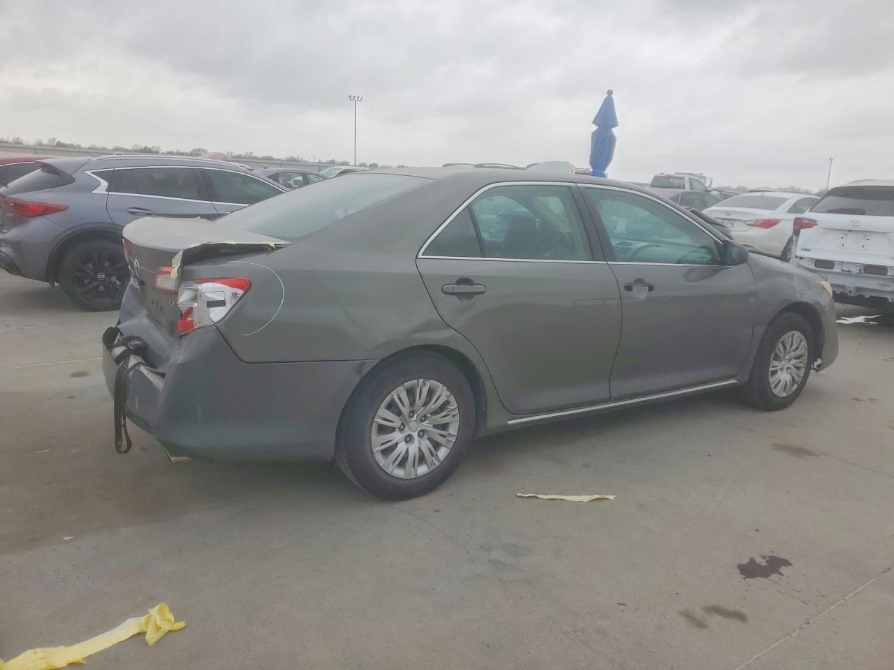 2012 TOYOTA CAMRY LE photo 3