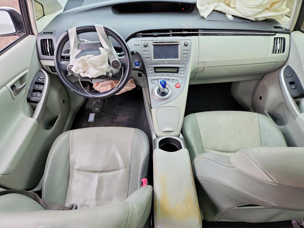 2012 TOYOTA PRIUS FOUR photo 15