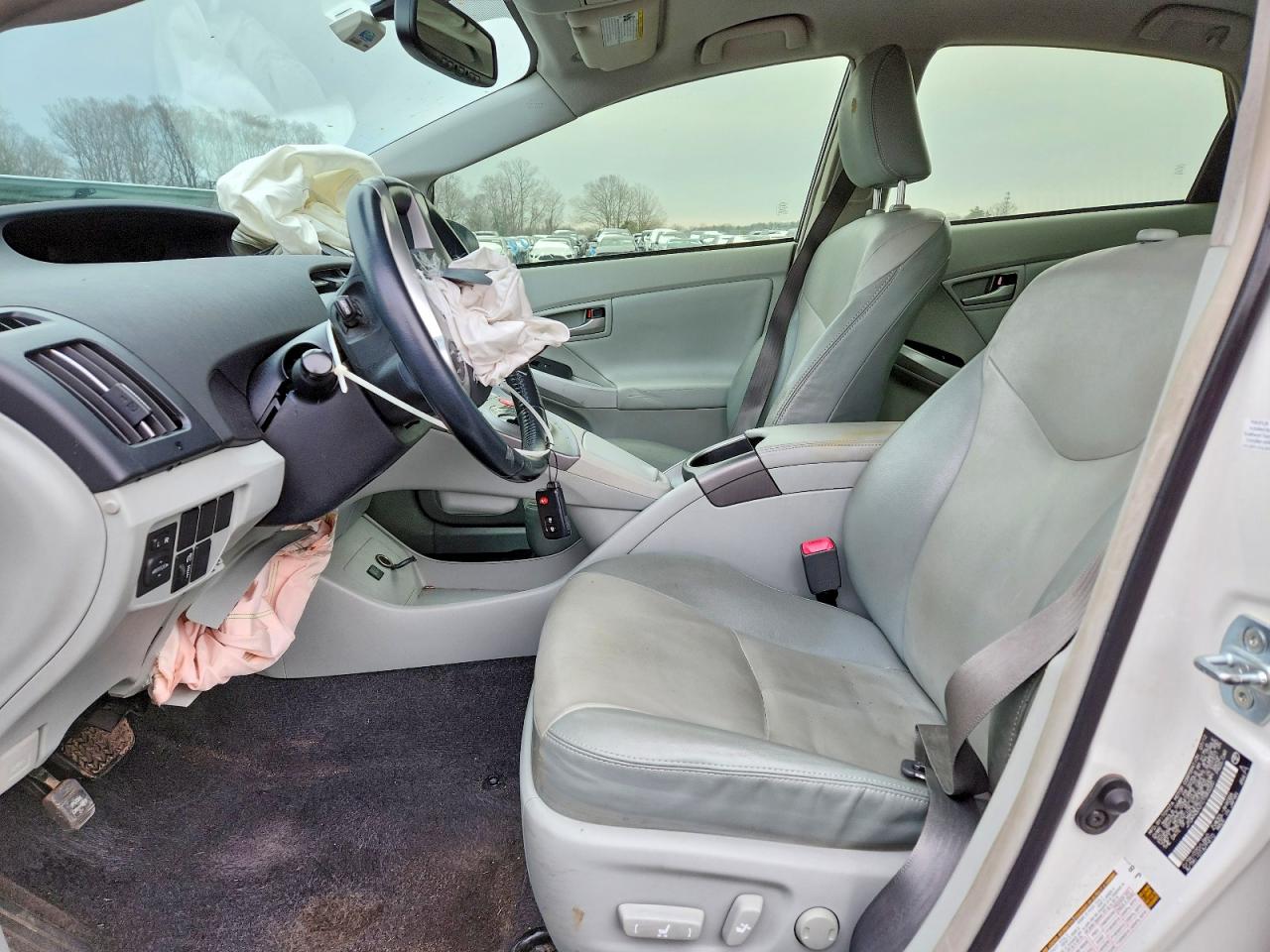 2012 TOYOTA PRIUS FOUR photo 13