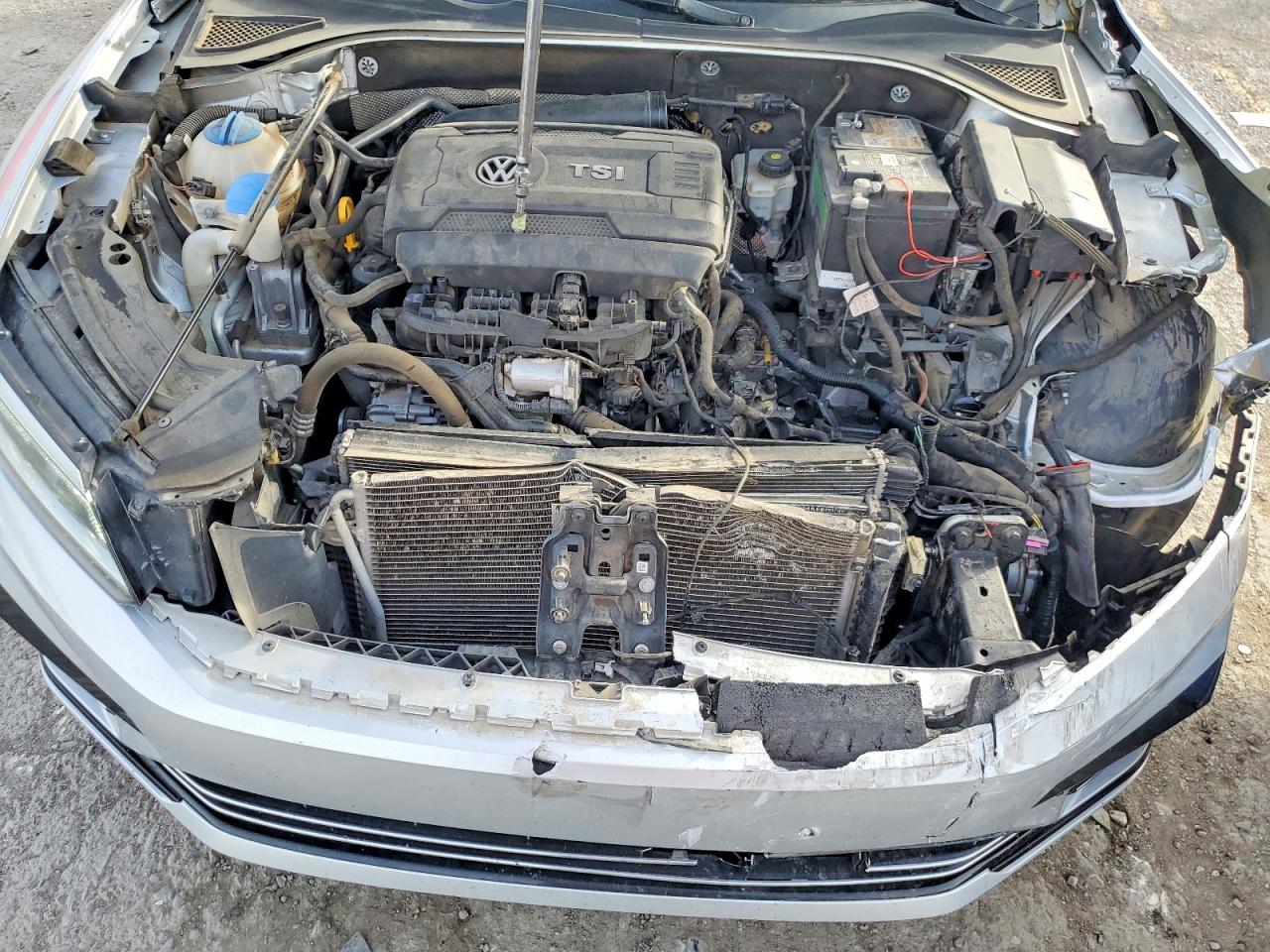 2017 VOLKSWAGEN PASSAT R-LINE photo 31