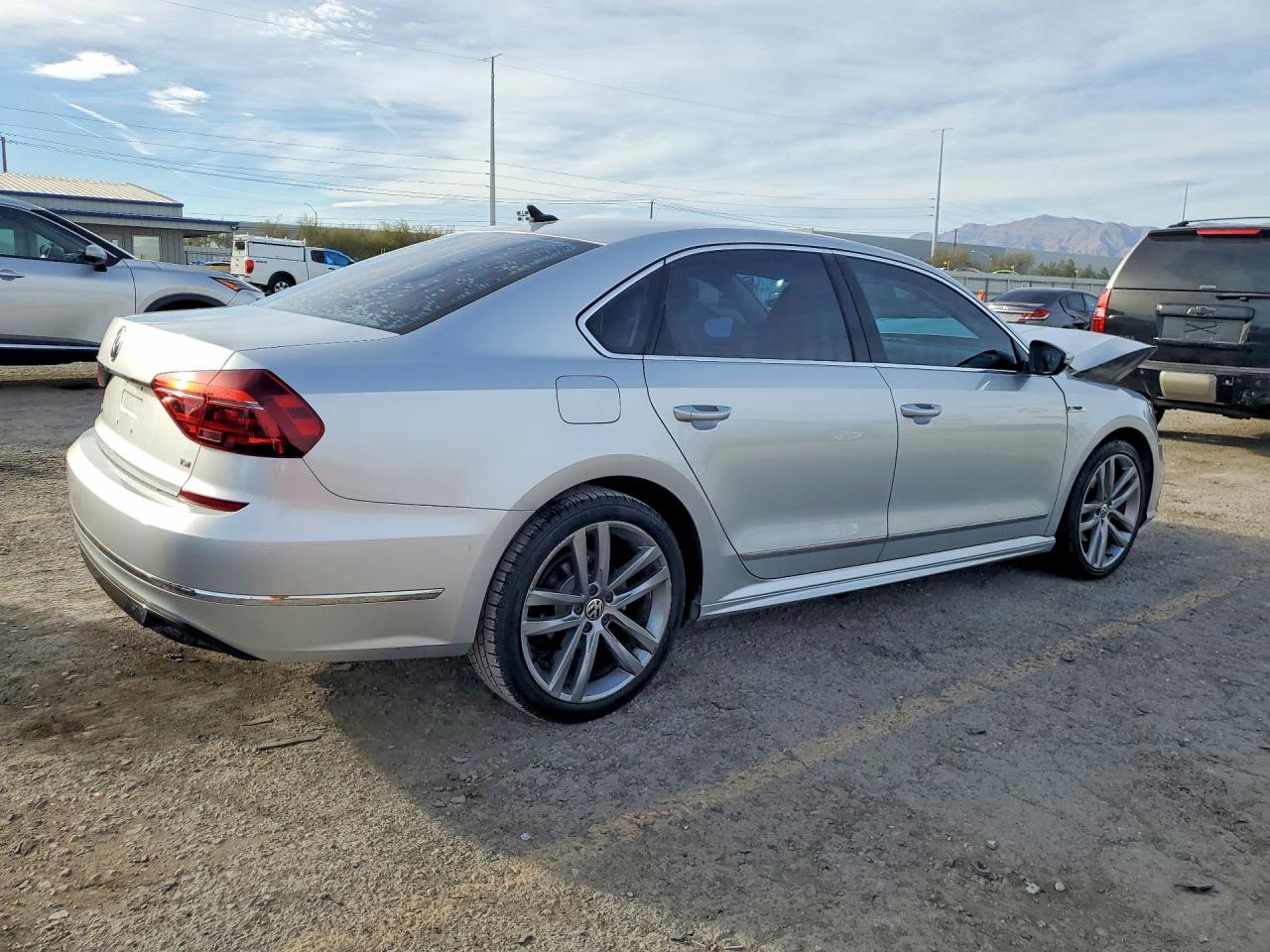 2017 VOLKSWAGEN PASSAT R-LINE photo 7