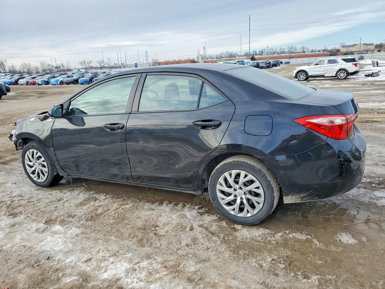 2019 TOYOTA COROLLA LE photo 3
