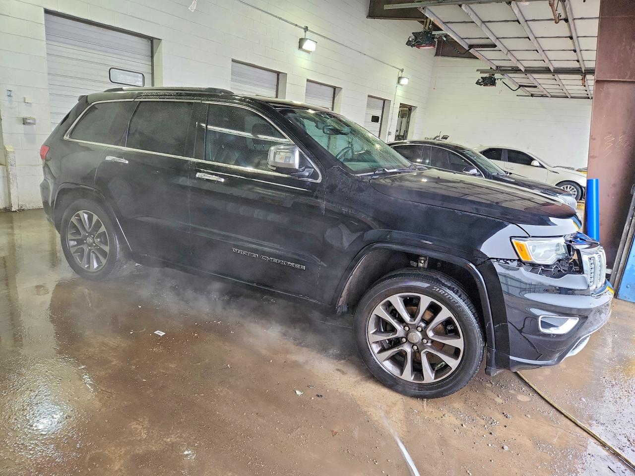 2018 JEEP GRAND CHEROKEE OVERLAND photo 4