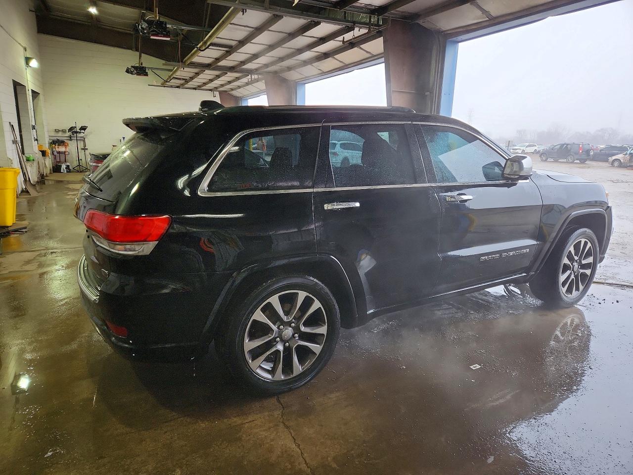 2018 JEEP GRAND CHEROKEE OVERLAND photo 3