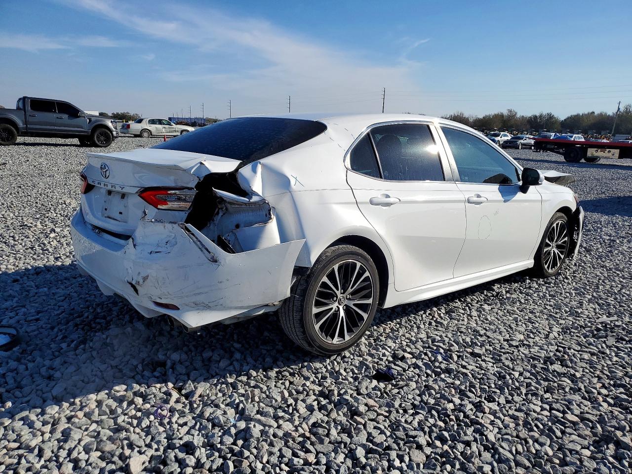 2018 TOYOTA CAMRY SE photo 7