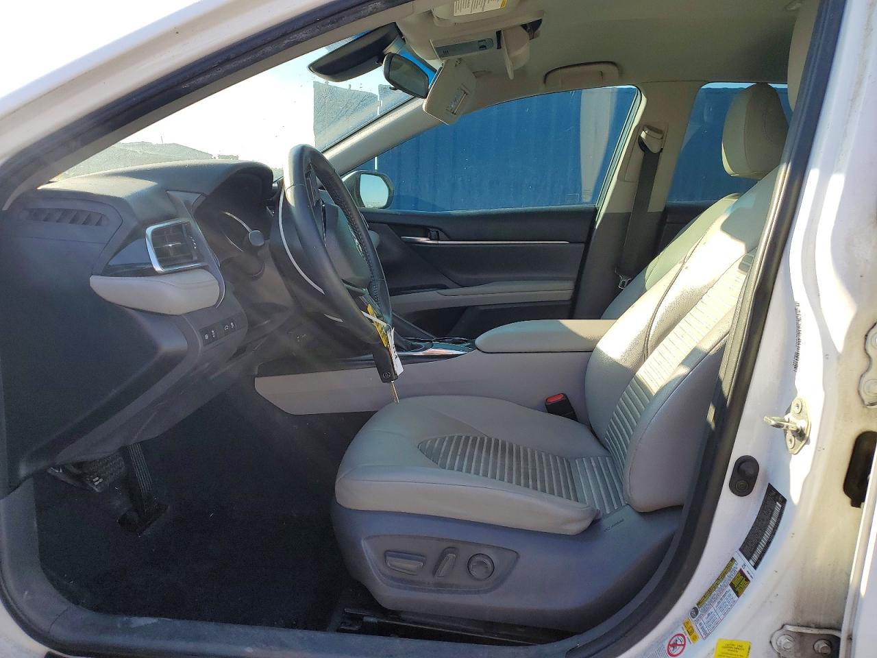 2018 TOYOTA CAMRY SE photo 19