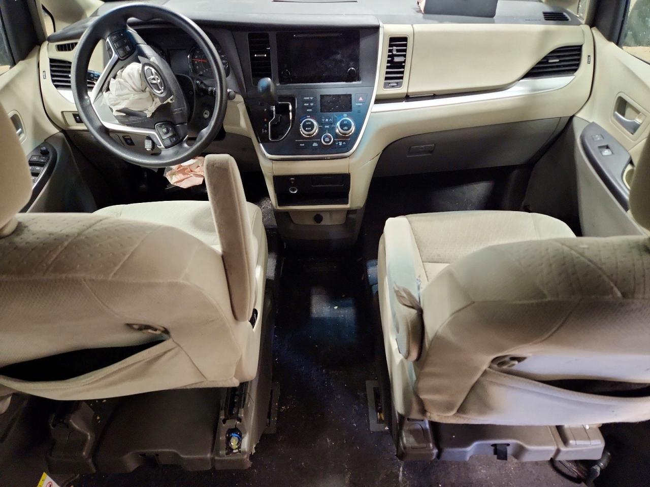 2015 TOYOTA SIENNA LE 8-PASSENGER photo 15