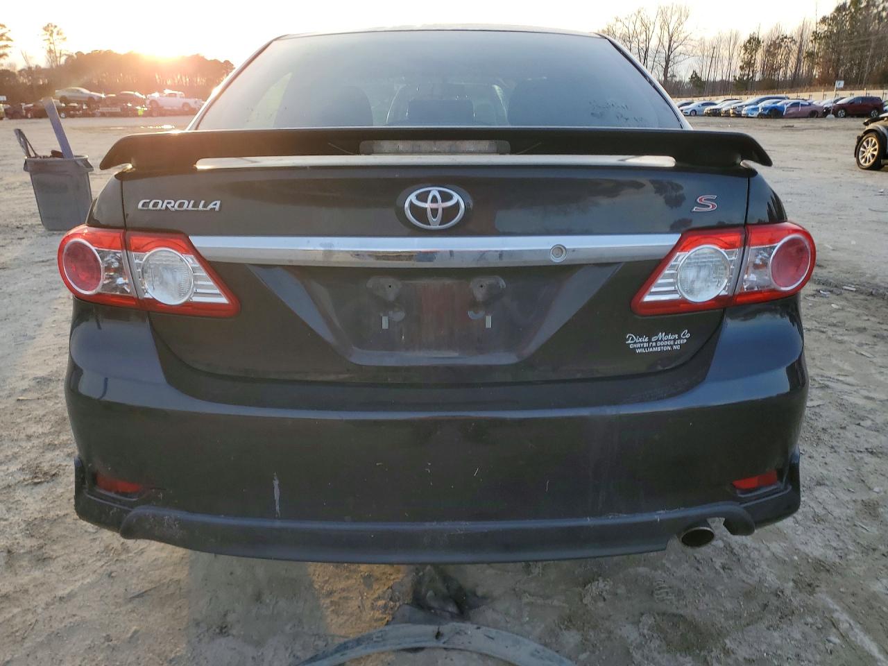 2013 TOYOTA COROLLA S photo 11