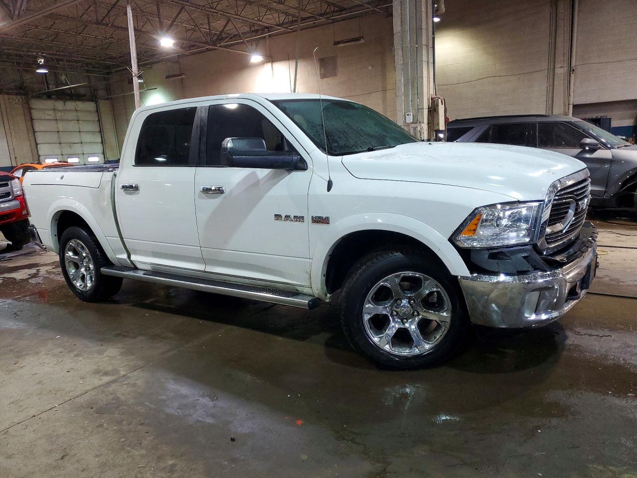 2014 RAM 1500 LARAMIE photo 4
