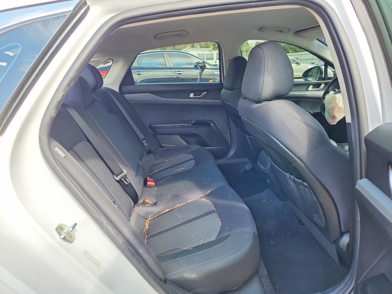 2023 KIA K5 LXS photo 28