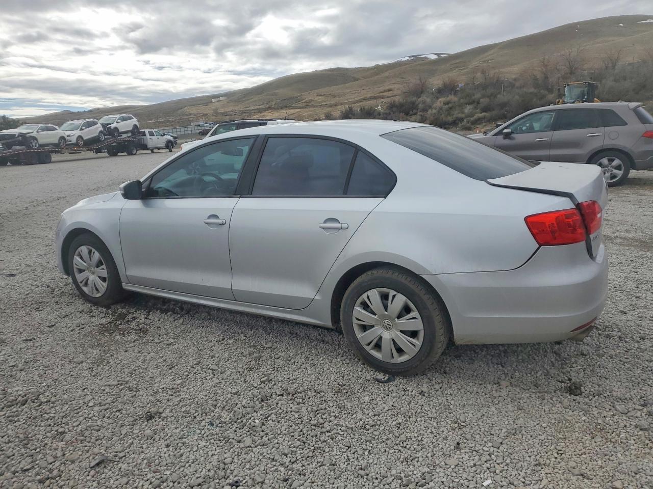 2012 VOLKSWAGEN JETTA SE photo 2