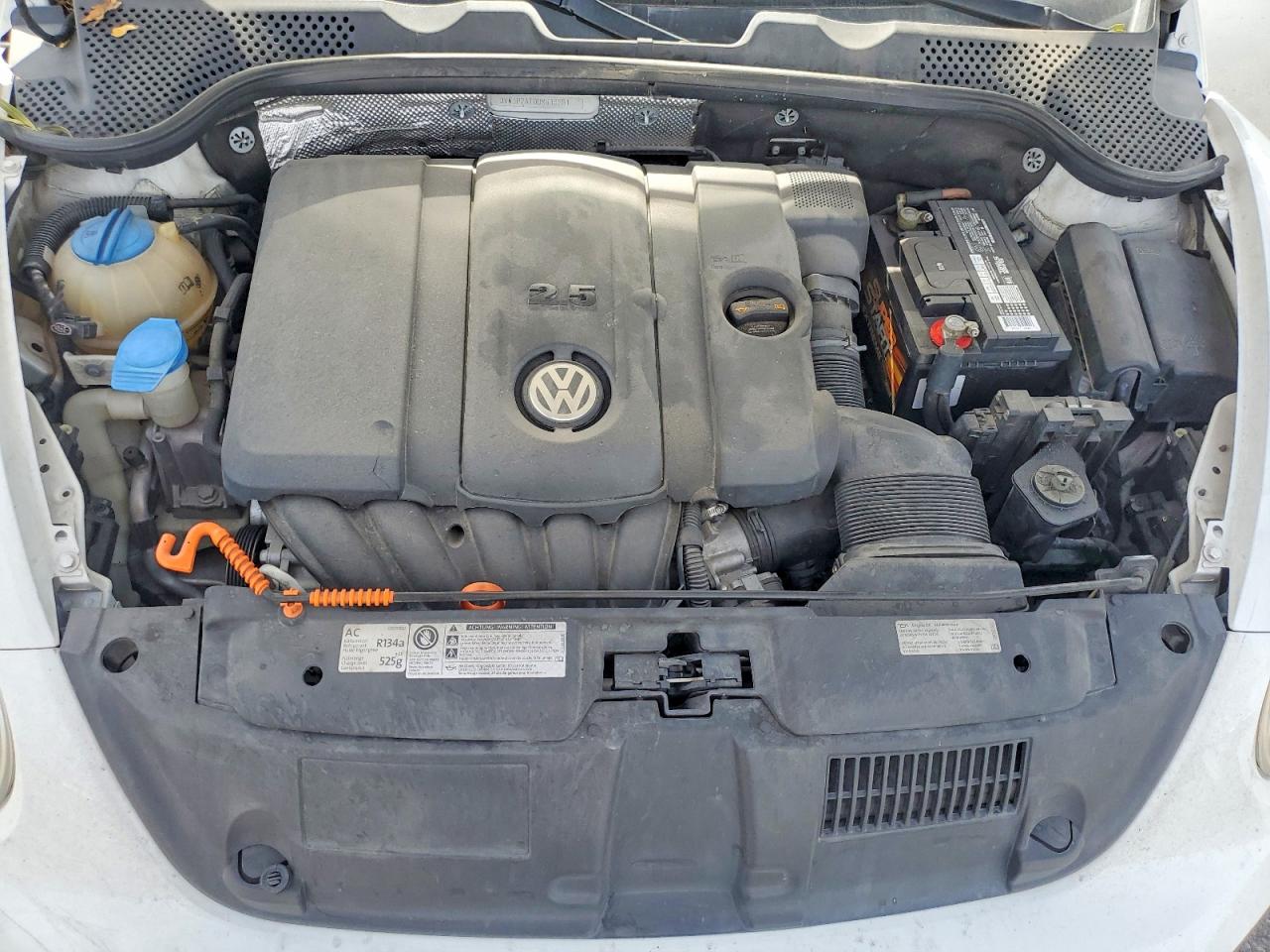 2013 VOLKSWAGEN BEETLE photo 11