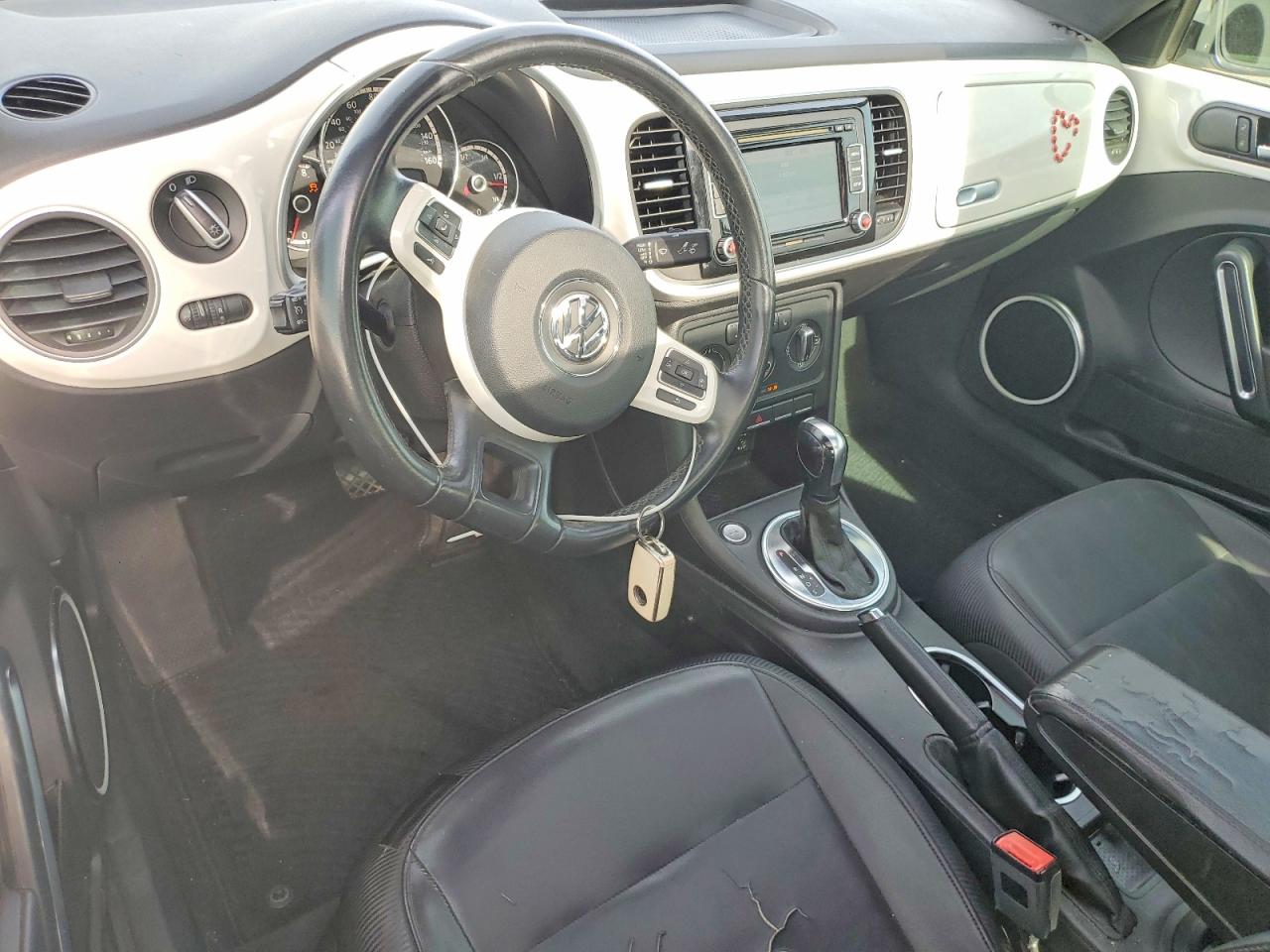 2013 VOLKSWAGEN BEETLE photo 8