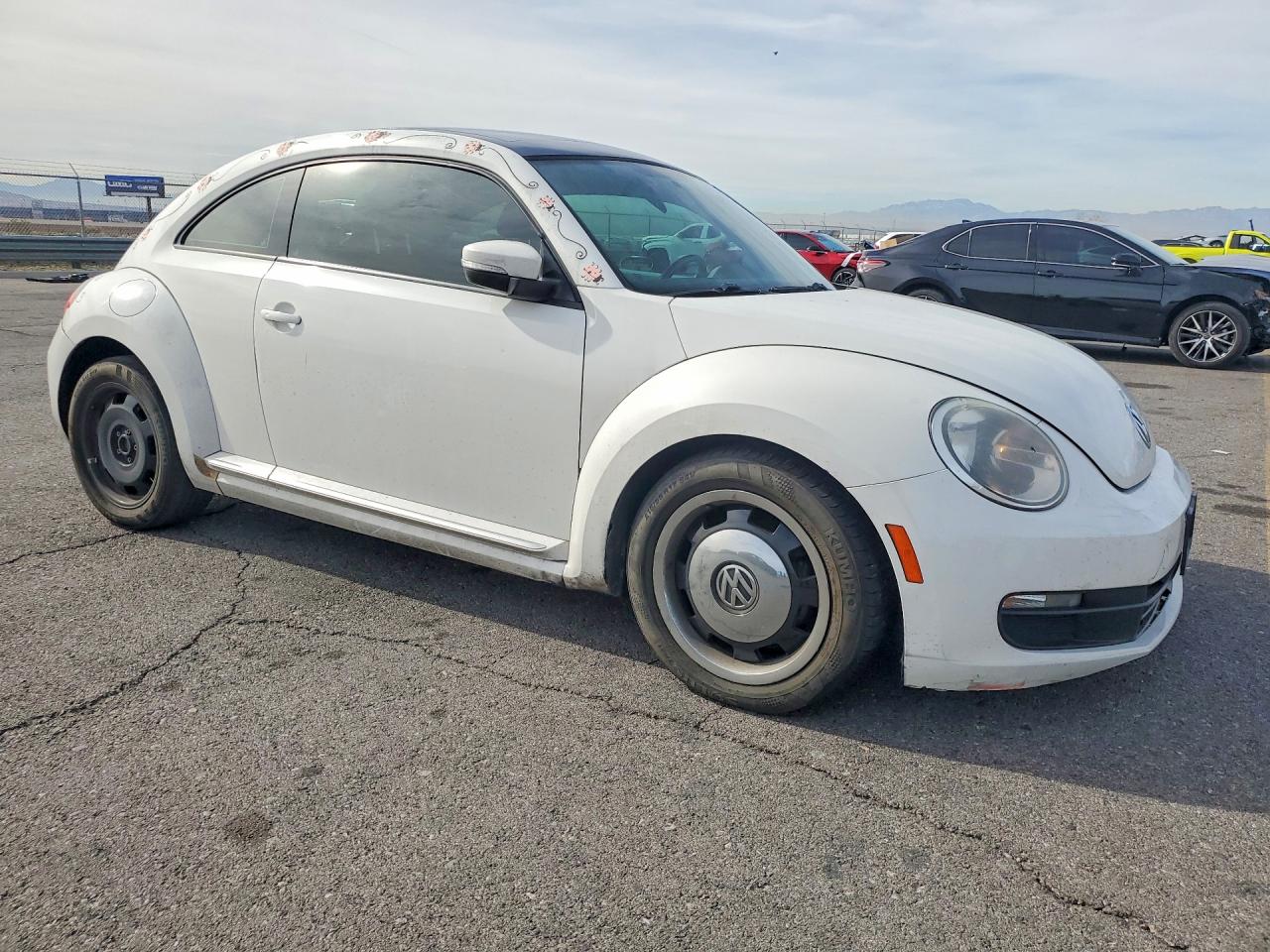 2013 VOLKSWAGEN BEETLE photo 4
