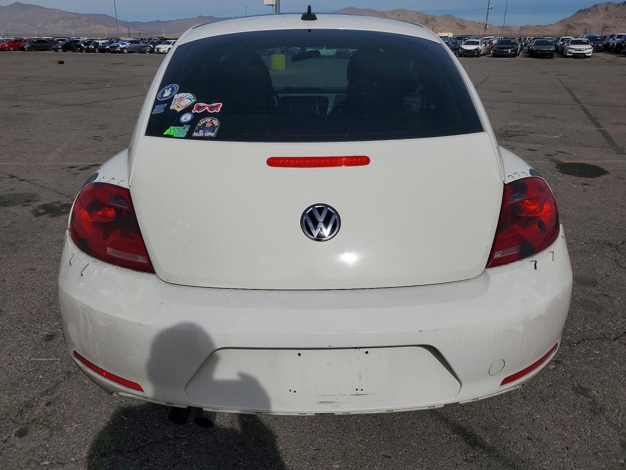 2013 VOLKSWAGEN BEETLE photo 6