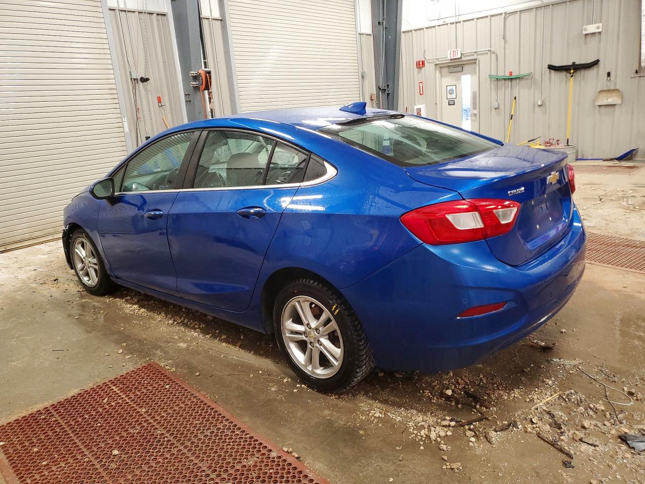 2016 CHEVROLET CRUZE LT photo 2