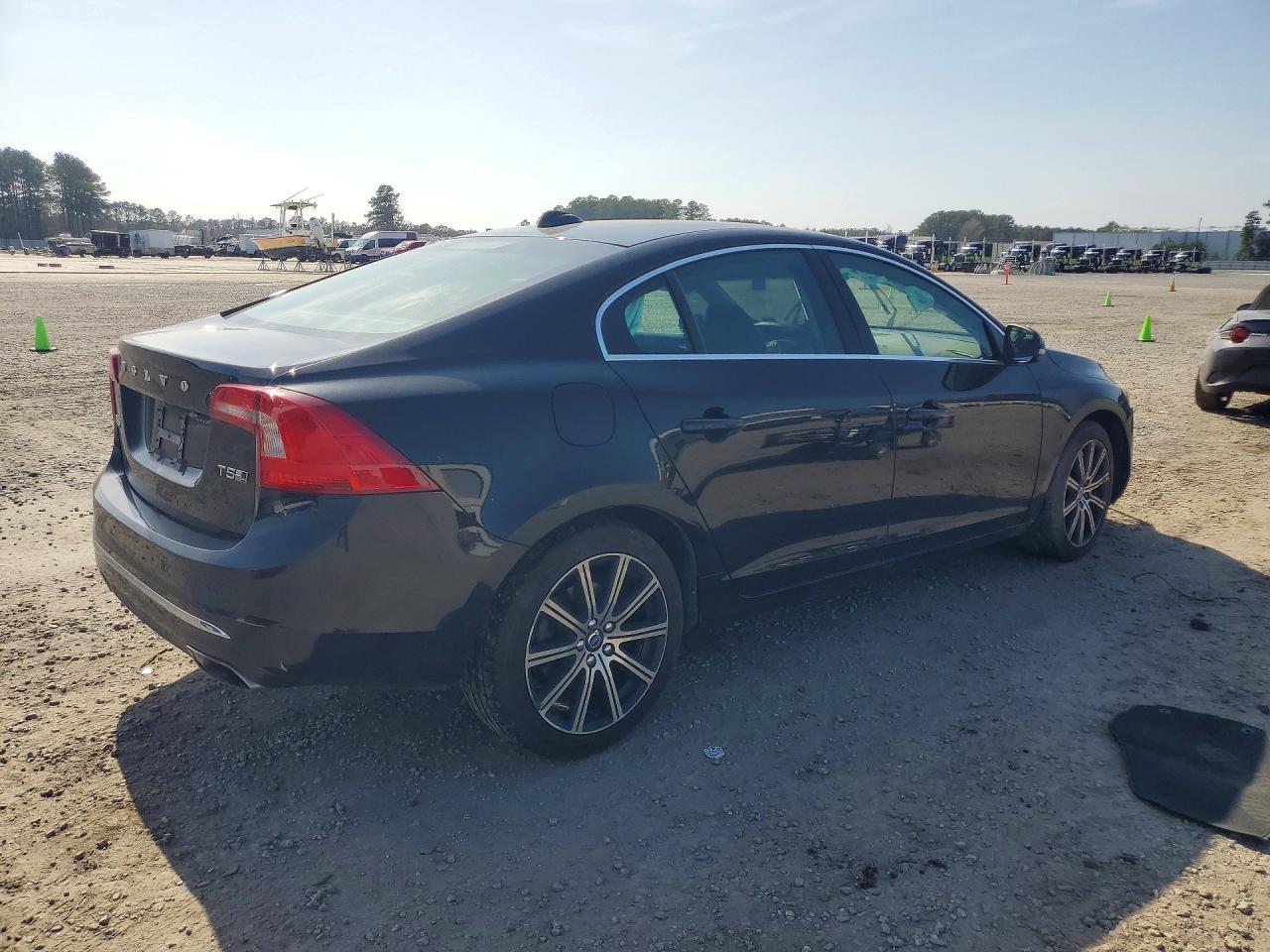 2017 VOLVO S60 PREMIER photo 7