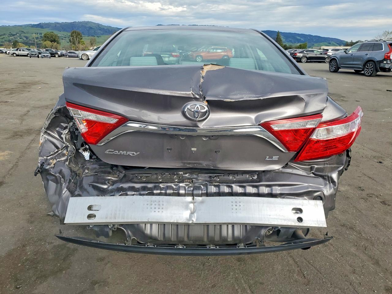 2016 TOYOTA CAMRY LE photo 6