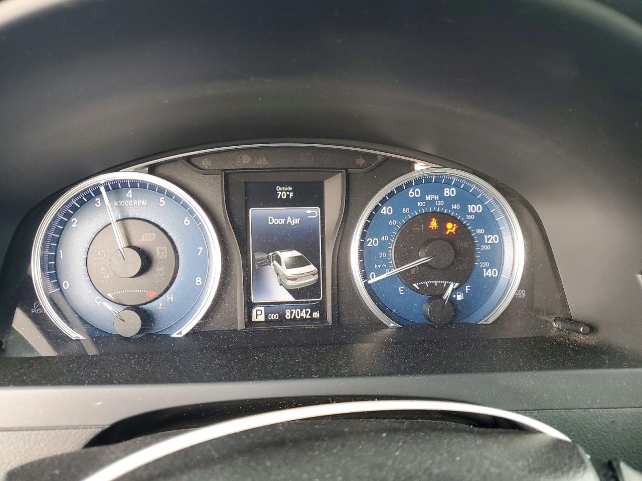 2016 TOYOTA CAMRY LE photo 9