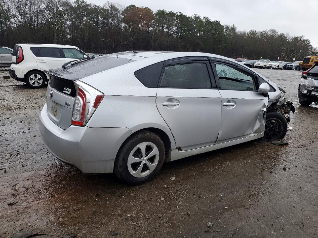 2015 TOYOTA PRIUS TWO photo 3