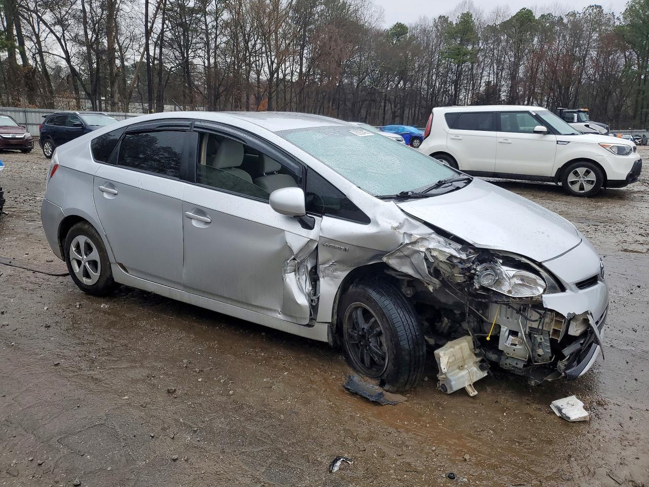 2015 TOYOTA PRIUS TWO photo 4
