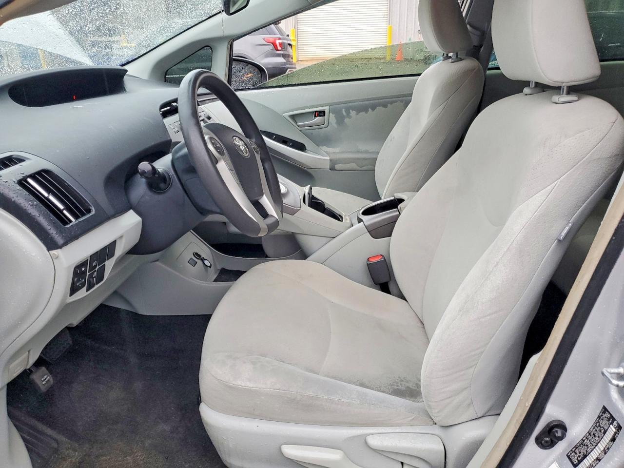 2015 TOYOTA PRIUS TWO photo 7