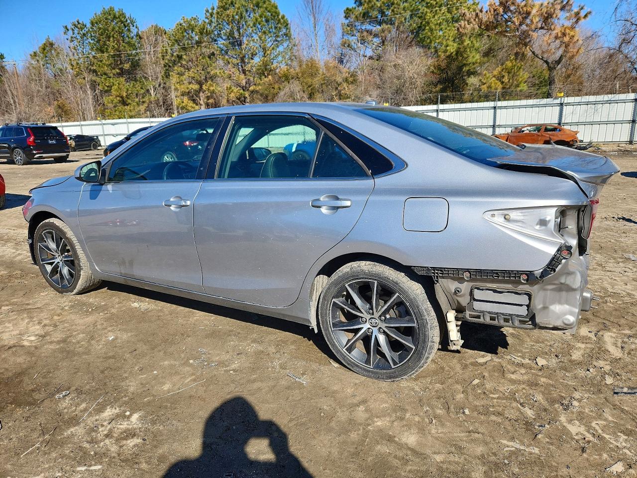 2017 TOYOTA CAMRY XSE photo 2