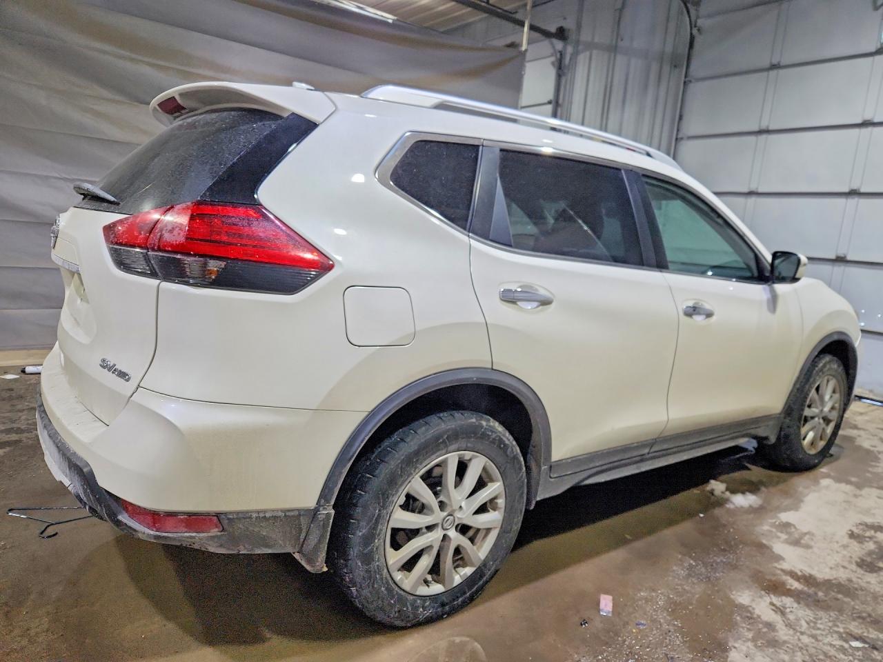2017 NISSAN ROGUE SV photo 3