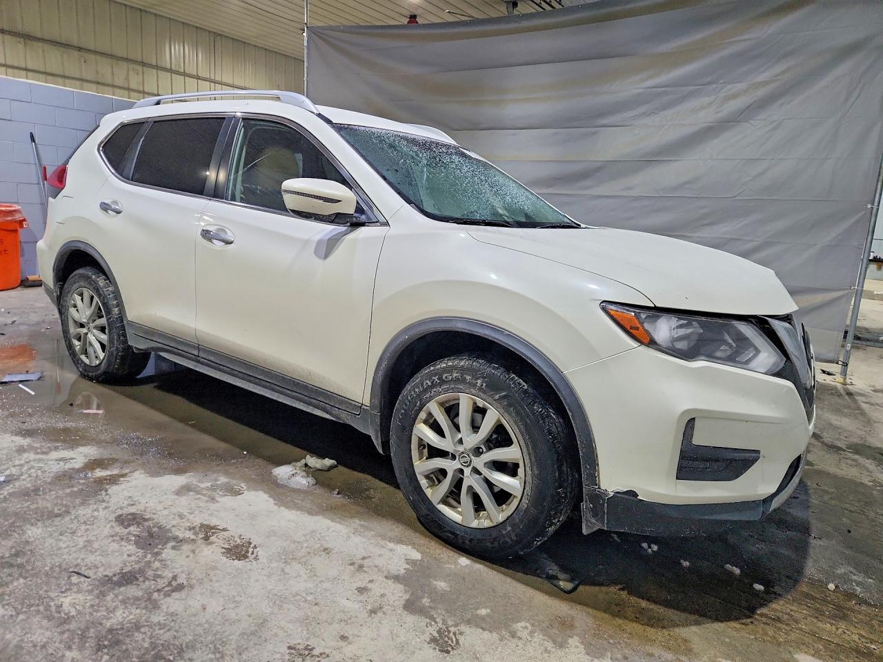 2017 NISSAN ROGUE SV photo 4