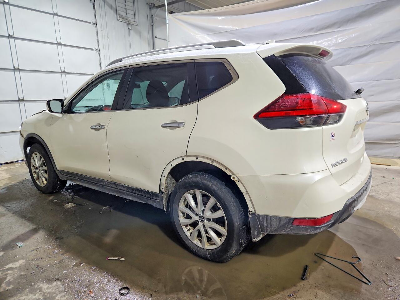 2017 NISSAN ROGUE SV photo 2
