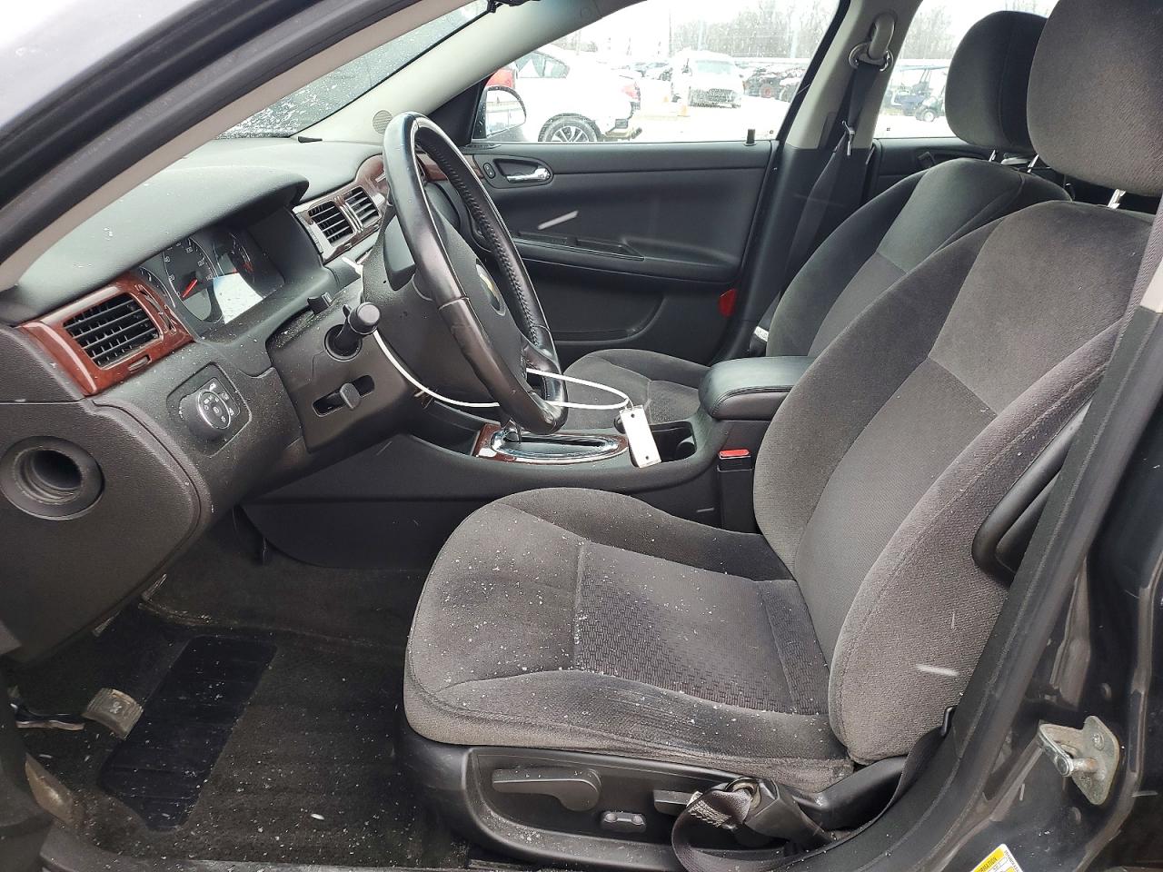2010 CHEVROLET IMPALA LT photo 13