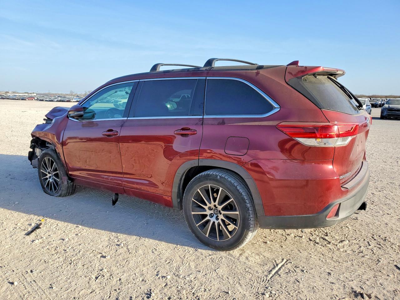 2017 TOYOTA HIGHLANDER SE photo 2
