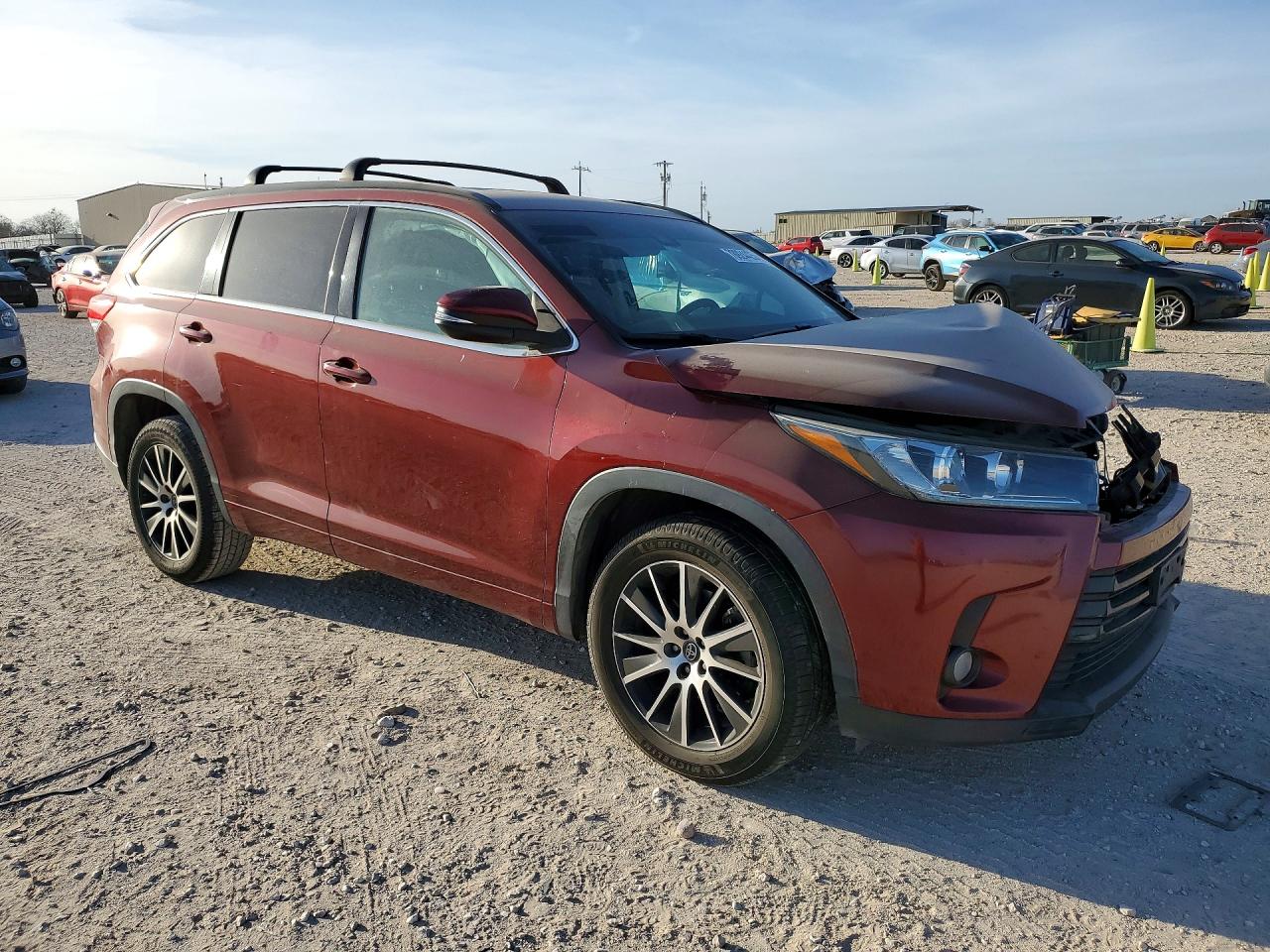 2017 TOYOTA HIGHLANDER SE photo 4