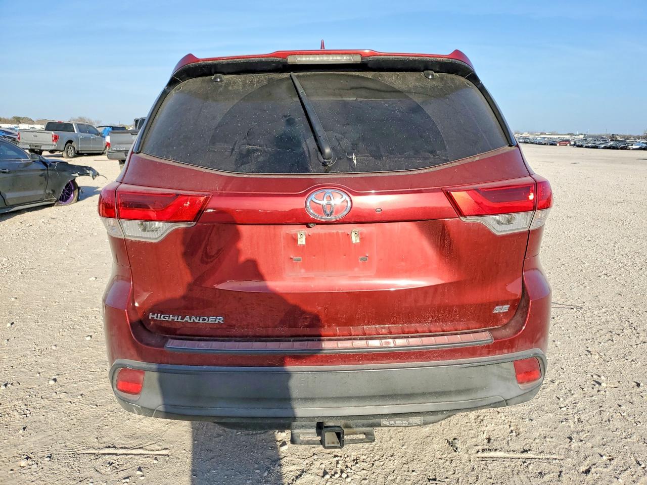2017 TOYOTA HIGHLANDER SE photo 6